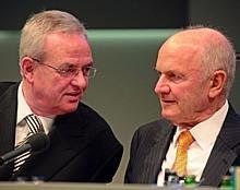 Prof. Dr. Martin Winterkorn, Vorsitzender des Vorstands der Volkswagen AG, und Prof. Dr. Ferdinand Piëch, Vorsitzender des Aufsichtsrats der Volkswagen AG begrüßen die intensive Zusammenarbeit mit Katar. Foto: VW/auto-reporter.net 